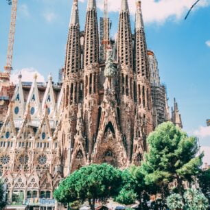 Barcelona: Sagrada Familia, Modernism & Old Town Tour