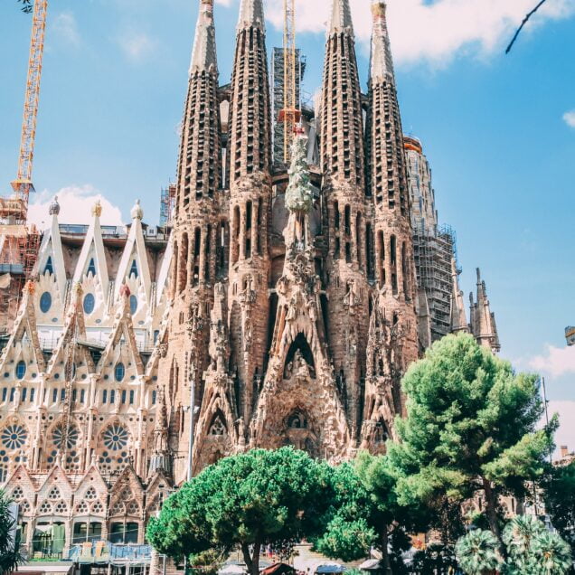 Barcelona: Sagrada Familia, Modernism & Old Town Tour