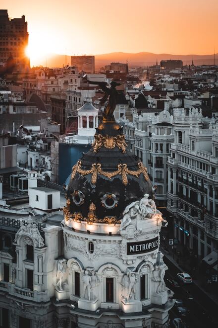 The Madrid Metropolis building: on the corner of Alcalá and Gran Vía, is one of the most well-known places. Designed by french architects Jules and Raymond Février.
