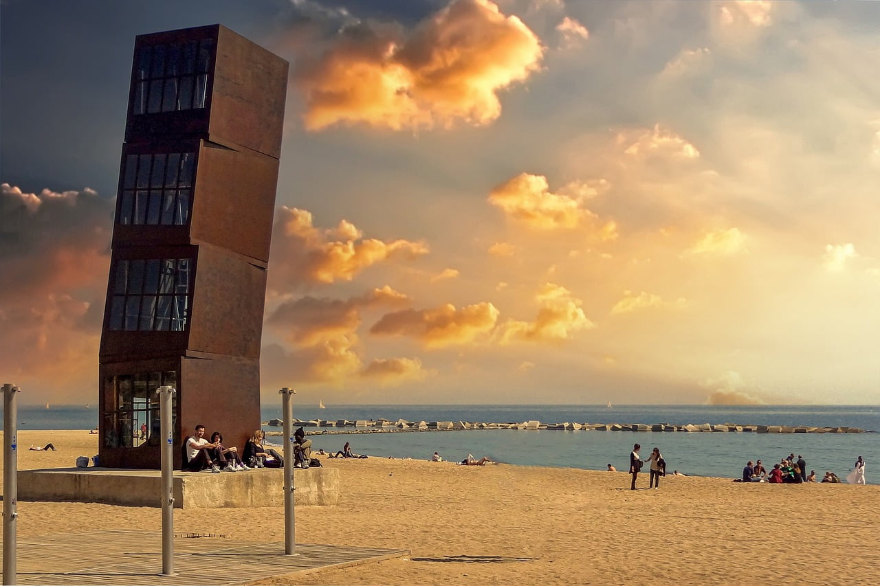We offer a range of experiences in and around Barcelona, including sunrise paddle surfing and sunset views.