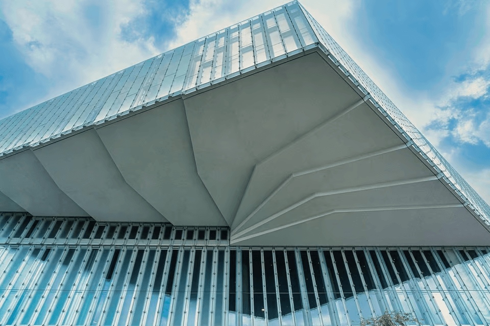 Oslo Trip – Scenic photo stop at the historic Oslo Stock Exchange, showcasing its stunning architecture and significance in Norwegian trade history.